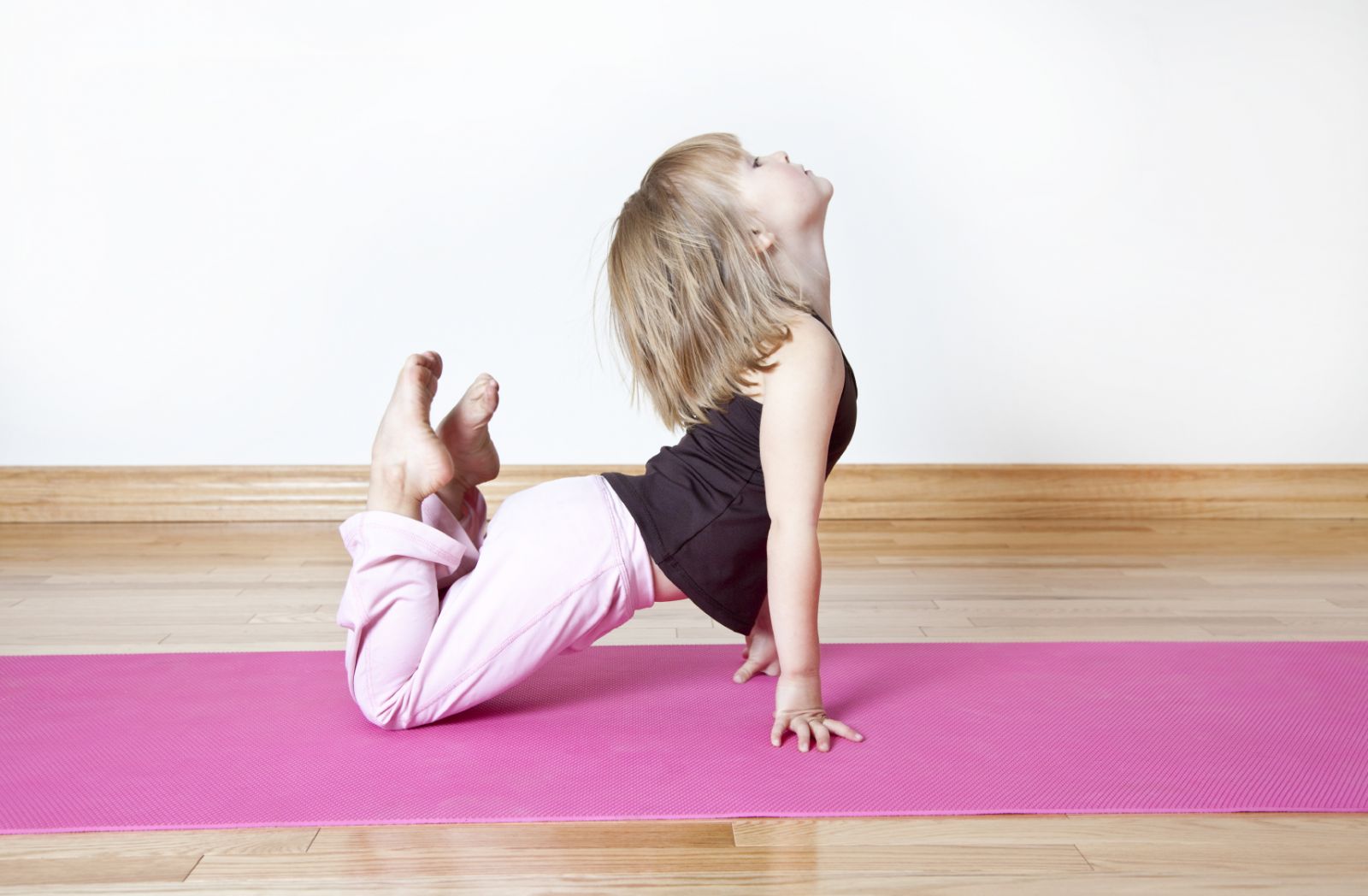 Kết quả hình ảnh cho tre em học yoga