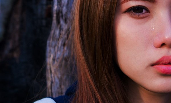 Đàn bà khổ vì... ôm khổ vào thân