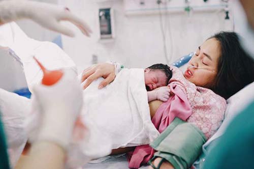 toi-dua-em-gai-toi-di-de1