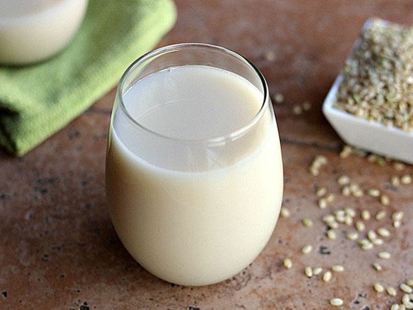 Cách làm sữa gạo lứt cho mẹ sau sinh